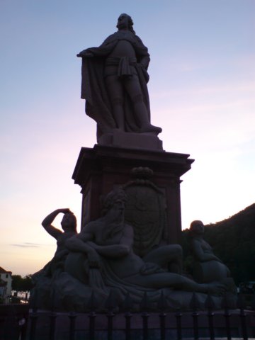 statueonthealtebrucke.jpg