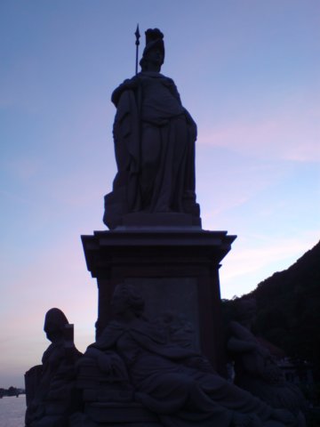 statueonthealtebrucke2.jpg