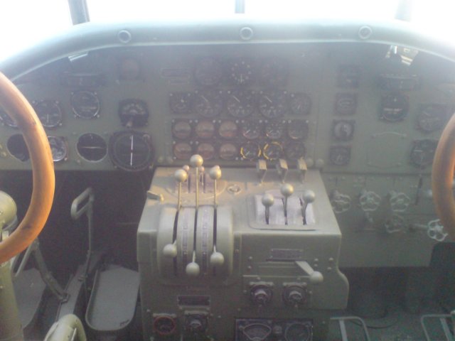 ju52cockpit.jpg