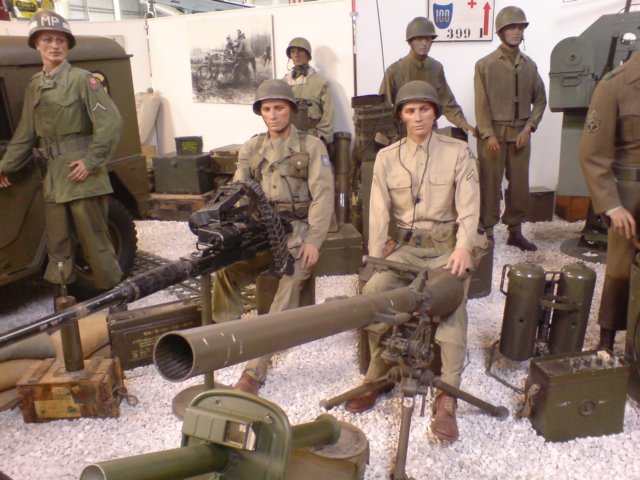 mmrecoillessrifle20mmcannonandflamethrower.jpg