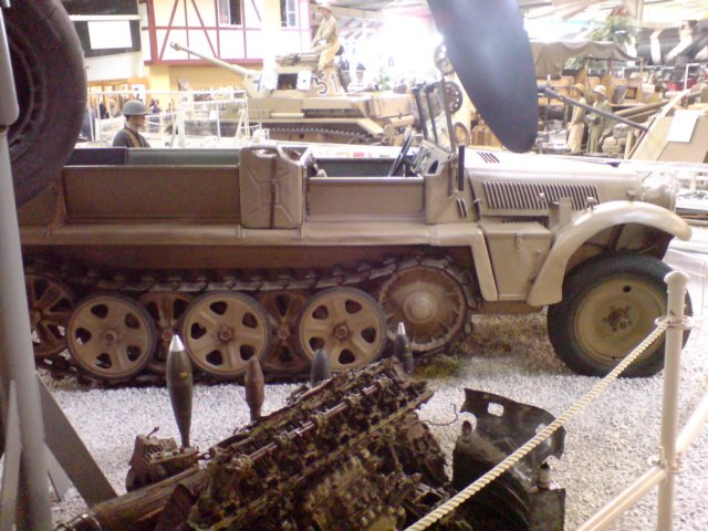 sonderkraftfahrzeugsdkfz78tonhalftrack.jpg