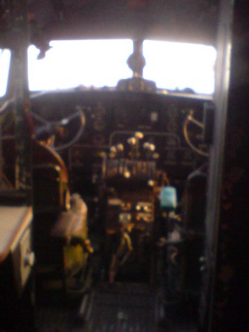 sovietairlinercockpit.jpg