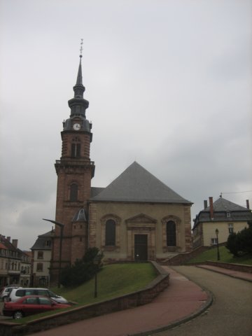 churchinthecenteroftown.jpg