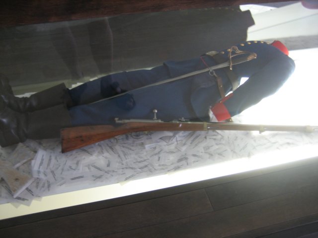 prussianuniformswordandrifle.jpg