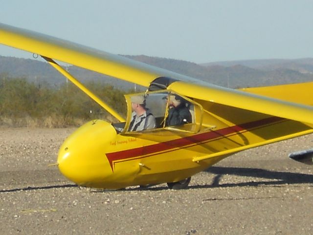 The canopy was EXTREMELY claustrophobic, so I started to get jittery & opened it up again.  Once the tow plane showed up, it was no problem.