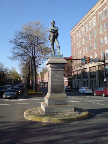 statueinthemiddleofthestreet.jpg